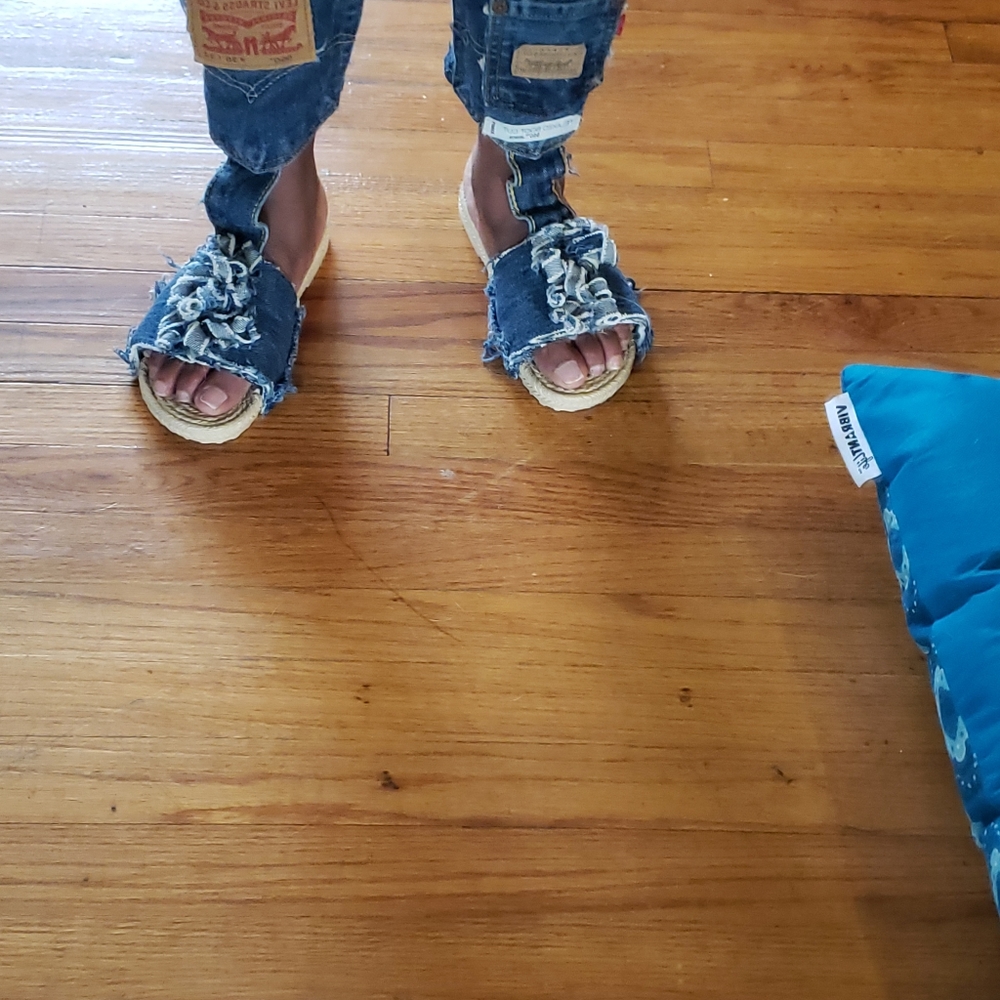 Handmade sandals. Try to stand them up.
